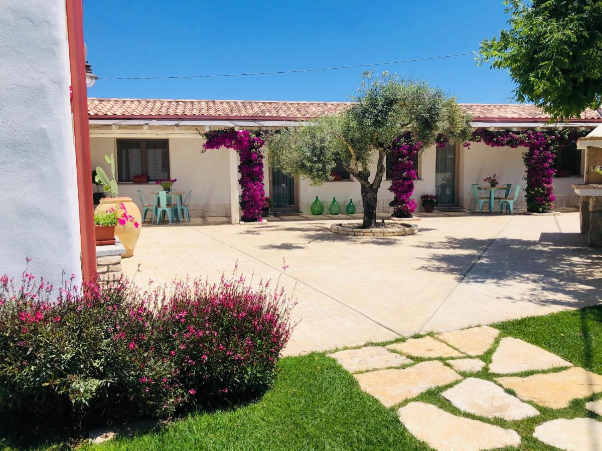 San Giovanni Suèrgiu Domus Deiana Case Vacanza מראה חיצוני תמונה