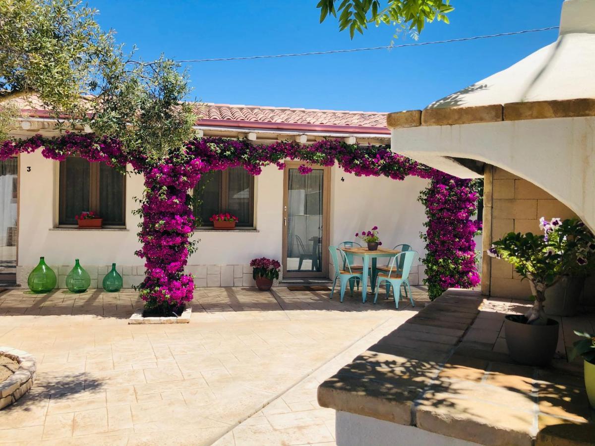 San Giovanni Suèrgiu Domus Deiana Case Vacanza מראה חיצוני תמונה